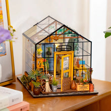 Laden Sie das Bild in den Galerie-Viewer, Miniaturhaus - Cathys Blumenhaus