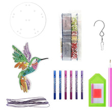 Laden Sie das Bild in den Galerie-Viewer, Windspiel Diamond Painting mit Kolibri