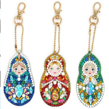 Laden Sie das Bild in den Galerie-Viewer, Schlüsselanhänger Diamond Painting 5D Matryoshka