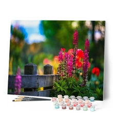 Laden Sie das Bild in den Galerie-Viewer, Malen nach Zahlen für Erwachsene | Blumen neben dem Zaun | Figured'Art