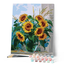 Laden Sie das Bild in den Galerie-Viewer, Transparente Vase und Sonnenblumen