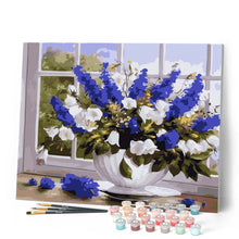 Laden Sie das Bild in den Galerie-Viewer, Vase mit blau-weißen Blumen