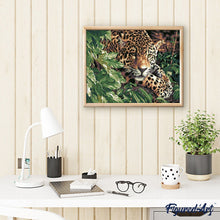 Laden Sie das Bild in den Galerie-Viewer, Malen nach Zahlen für Erwachsene | Leopard auf der Jagt | Figured'Art
