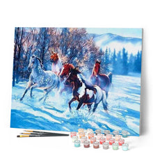 Laden Sie das Bild in den Galerie-Viewer, Malen nach Zahlen für Erwachsene | Galoppierende Pferde im Schnee | Figured'Art