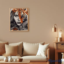 Laden Sie das Bild in den Galerie-Viewer, Die Tiger-Frau