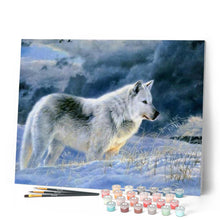 Laden Sie das Bild in den Galerie-Viewer, Malen nach Zahlen für Erwachsene | Einsamer Wolf im Schnee | Figured'Art