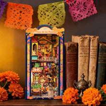 Laden Sie das Bild in den Galerie-Viewer, Book Nook - Plaza de los Muertos