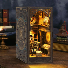 Laden Sie das Bild in den Galerie-Viewer, Book Nook - Astronomiemuseum Figured'Art