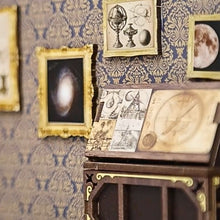 Laden Sie das Bild in den Galerie-Viewer, Book Nook - Astronomiemuseum
