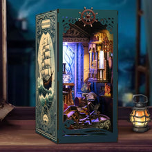 Laden Sie das Bild in den Galerie-Viewer, Book Nook - Rätsel auf dem Meeresgrund Figured'Art