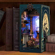 Laden Sie das Bild in den Galerie-Viewer, Book Nook - Rätsel auf dem Meeresgrund