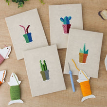 Laden Sie das Bild in den Galerie-Viewer, Punch Needle Set (4 Stück) mit Rahmen - Kleine Sukkulenten Töpfe 2