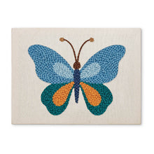 Laden Sie das Bild in den Galerie-Viewer, Punch Needle mit Rahmen - Blauer Schmetterling Figured'Art