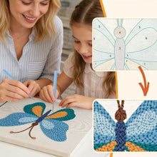 Laden Sie das Bild in den Galerie-Viewer, Punch Needle mit Rahmen - Blauer Schmetterling