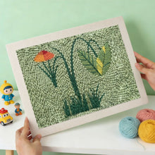 Laden Sie das Bild in den Galerie-Viewer, Punch Needle mit Rahmen - Wilde Wiese