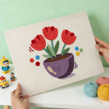 Laden Sie das Bild in den Galerie-Viewer, Punch Needle mit Rahmen - Bunte Tulpen