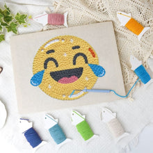 Laden Sie das Bild in den Galerie-Viewer, Punch Needle mit Rahmen - Emoji Spaß