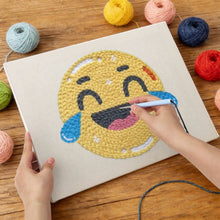 Laden Sie das Bild in den Galerie-Viewer, Punch Needle mit Rahmen - Emoji Spaß