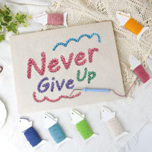 Laden Sie das Bild in den Galerie-Viewer, Punch Needle mit Rahmen - Never Give Up
