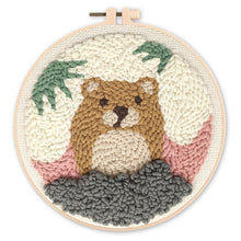 Laden Sie das Bild in den Galerie-Viewer, Punch Needle set Kleiner Bär