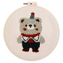 Laden Sie das Bild in den Galerie-Viewer, Punch Needle set Zirkusbär