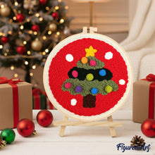 Laden Sie das Bild in den Galerie-Viewer, Punch Needle Weihnachtsbaum 2