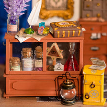 Laden Sie das Bild in den Galerie-Viewer, Miniaturhaus - Kikis Zauberladen