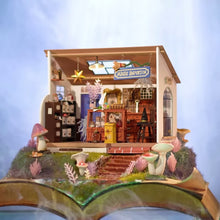 Laden Sie das Bild in den Galerie-Viewer, Miniaturhaus - Kikis Zauberladen