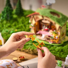Laden Sie das Bild in den Galerie-Viewer, Miniaturhaus - Das Haus im Wald