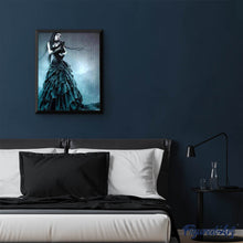 Laden Sie das Bild in den Galerie-Viewer, Diamond Painting | Diamond Painting - Woman in Black | Diamond Painting Romance romance | FiguredArt