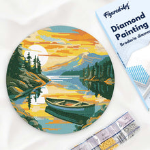 Laden Sie das Bild in den Galerie-Viewer, Diamond Painting auf Holzscheibe - Bergsee mit Kanu