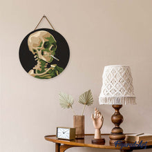 Laden Sie das Bild in den Galerie-Viewer, Diamond Painting auf Holzscheibe - Schädel mit brennender Zigarette  - Van Gogh