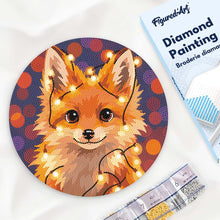Laden Sie das Bild in den Galerie-Viewer, Diamond Painting auf Holzscheibe - Kleiner Fuchs mit Glühbirnen