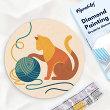 Laden Sie das Bild in den Galerie-Viewer, Diamond Painting auf Holzscheibe - Katze und Wollknäuel