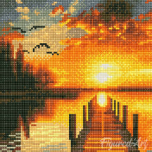 Laden Sie das Bild in den Galerie-Viewer, Mini Diamond Painting 25 x 25 cm - Goldener Seesonnenuntergang