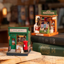 Laden Sie das Bild in den Galerie-Viewer, Miniaturhaus - Die Bibliothek der Muse