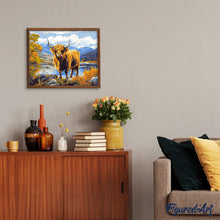 Laden Sie das Bild in den Galerie-Viewer, Highland Cow goldener See