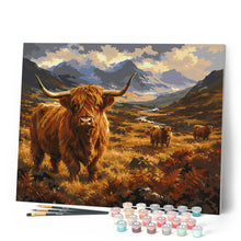 Laden Sie das Bild in den Galerie-Viewer, Highland Cow im Bergtal