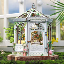 Laden Sie das Bild in den Galerie-Viewer, Miniaturhaus - Windsor Blumenhaus