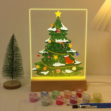 Laden Sie das Bild in den Galerie-Viewer, LED Präsentationssockel aus Holz Malen nach Zahlen 15x20 cm - Immergrüner Weihnachtsbaum