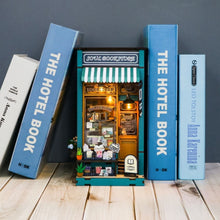 Laden Sie das Bild in den Galerie-Viewer, Book Nook - Bücherei der Seele