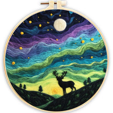 Laden Sie das Bild in den Galerie-Viewer, Nadelfilzen Needle Felting - Feld bei Nacht