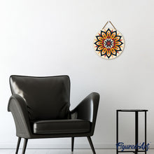Laden Sie das Bild in den Galerie-Viewer, Malen nach Zahlen auf Holzscheibe - Sonnenburst-Mandala