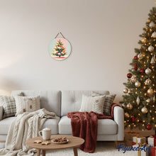 Laden Sie das Bild in den Galerie-Viewer, Malen nach Zahlen auf Holzscheibe - Verschneiter Weihnachtsbaum