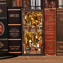 Laden Sie das Bild in den Galerie-Viewer, Book Nook - Wunderbibliothek