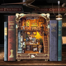 Laden Sie das Bild in den Galerie-Viewer, Book Nook - Karamellträume