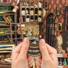 Laden Sie das Bild in den Galerie-Viewer, Book Nook - Zauberstab-Laden