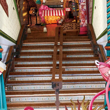 Laden Sie das Bild in den Galerie-Viewer, Book Nook - Straßenszene