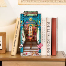 Laden Sie das Bild in den Galerie-Viewer, Book Nook - Straßenszene