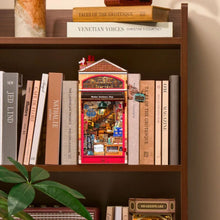 Laden Sie das Bild in den Galerie-Viewer, Book Nook - Schreibwarenladen
